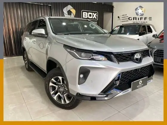 TOYOTA HILUX SW4 2025