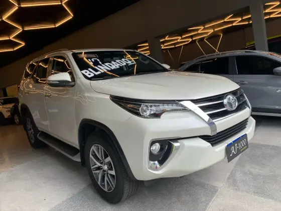 TOYOTA HILUX SW4 2017