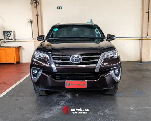 TOYOTA HILUX SW4 2019