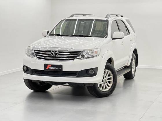 TOYOTA HILUX SW4 2015