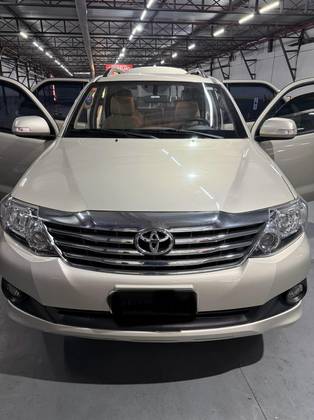 TOYOTA HILUX SW4 2015