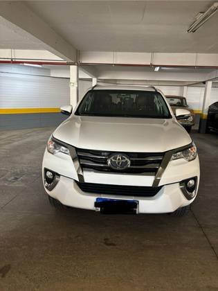 TOYOTA HILUX SW4 2017