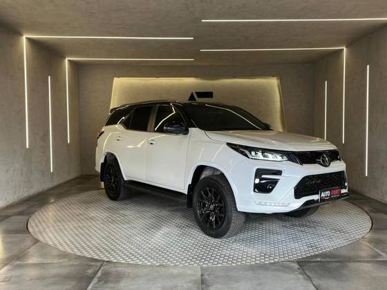 TOYOTA HILUX SW4 2024