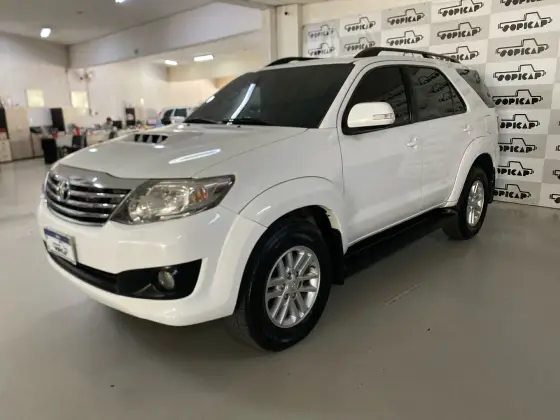 TOYOTA HILUX SW4 2014
