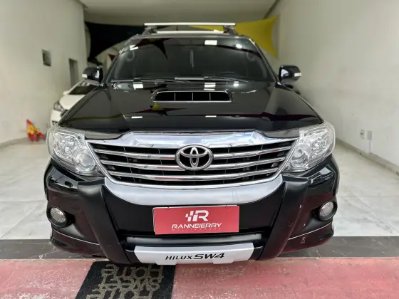 TOYOTA HILUX SW4 2013