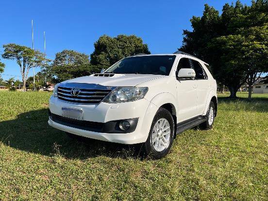 TOYOTA HILUX SW4 2013