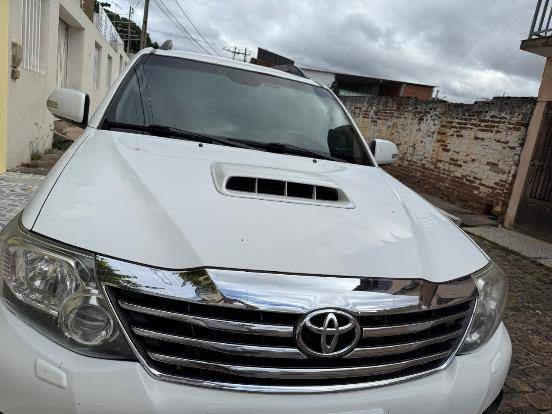 TOYOTA HILUX SW4 2014