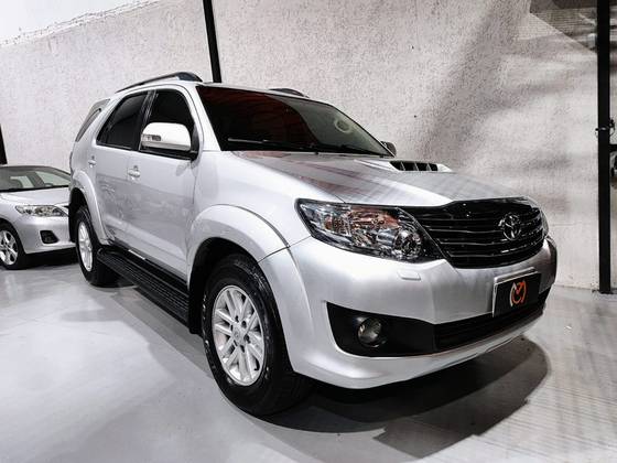 TOYOTA HILUX SW4 2015