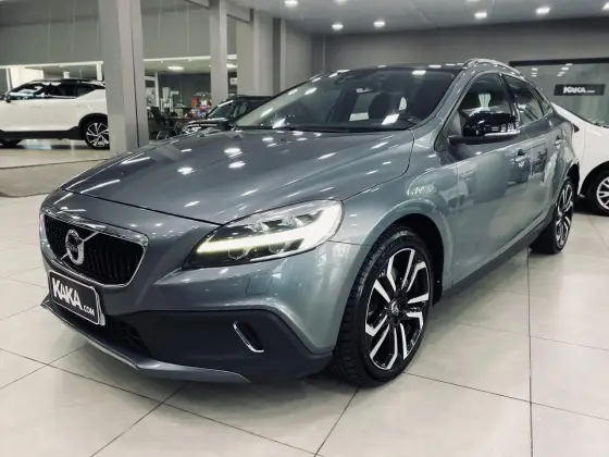 VOLVO V40 2018