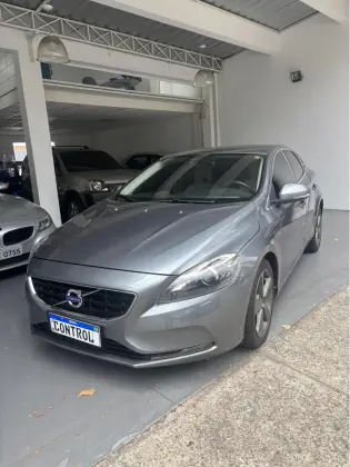 VOLVO V40 2016