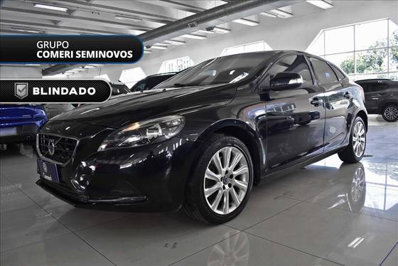VOLVO V40 2015