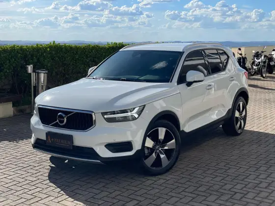VOLVO XC40 2020