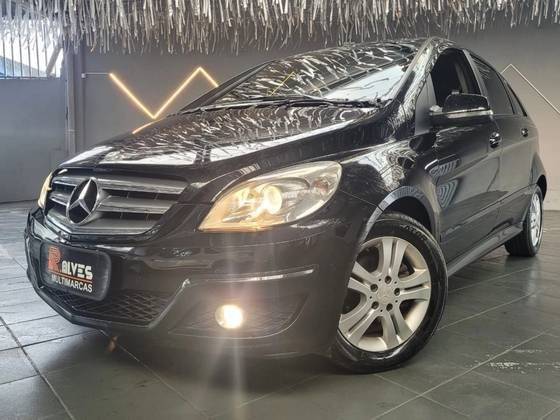 MERCEDES-BENZ B 180 2011