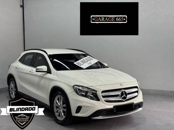 MERCEDES-BENZ GLA 200 2015