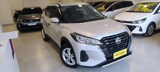 NISSAN KICKS 2023