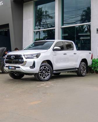 TOYOTA HILUX 2024
