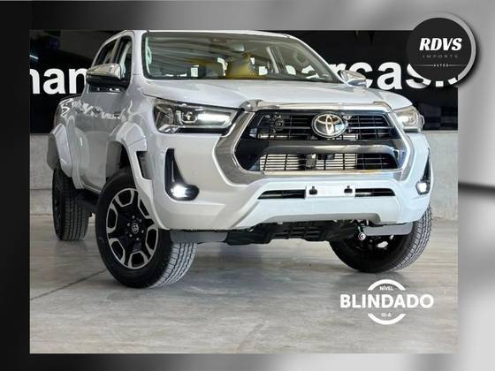 TOYOTA HILUX 2025
