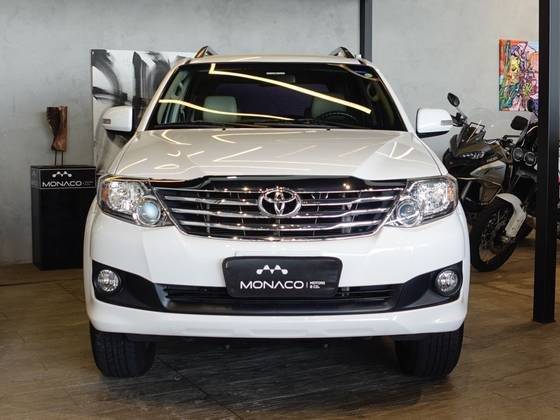TOYOTA HILUX SW4 2014