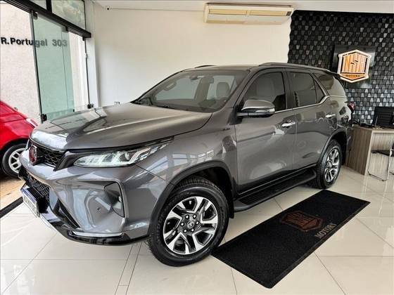 TOYOTA HILUX SW4 2022