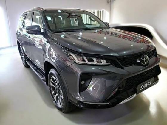 TOYOTA HILUX SW4 2025