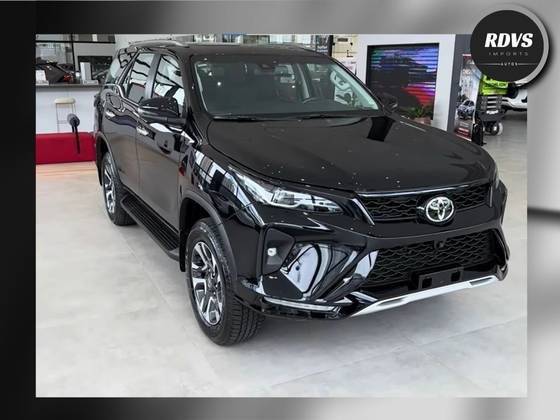 TOYOTA HILUX SW4 2025