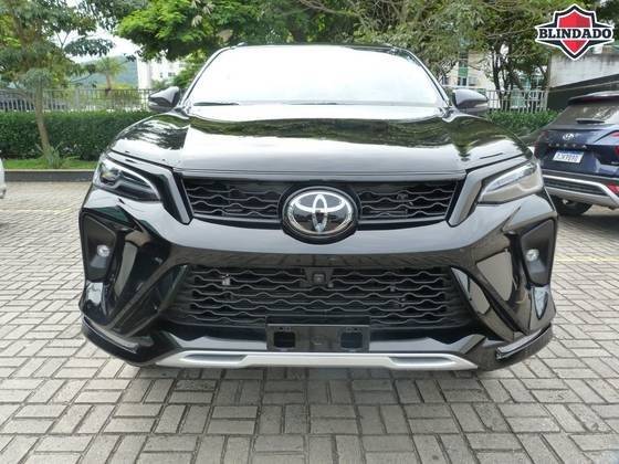 TOYOTA HILUX SW4 2024