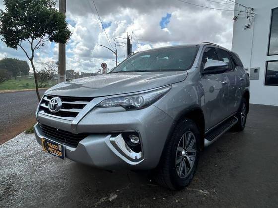 TOYOTA HILUX SW4 2019