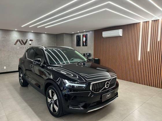 VOLVO XC40 2022