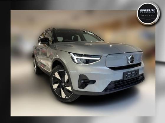 VOLVO XC40 2024