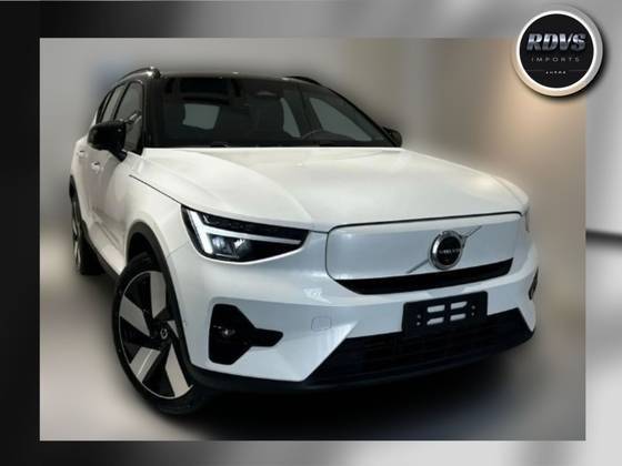 VOLVO XC40 2024
