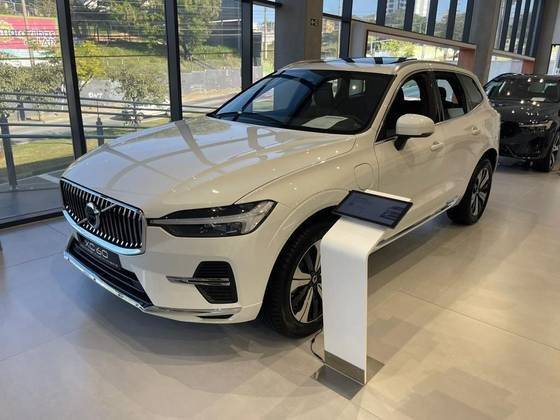 VOLVO XC60 2025