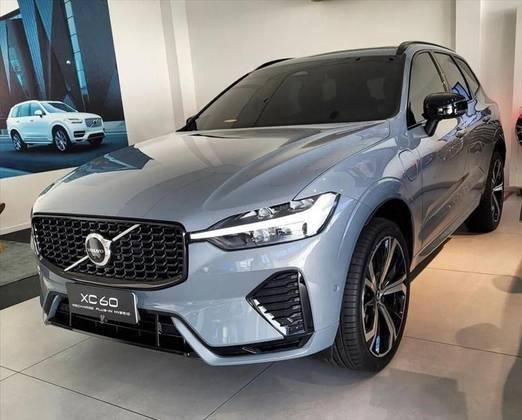 VOLVO XC60 2025
