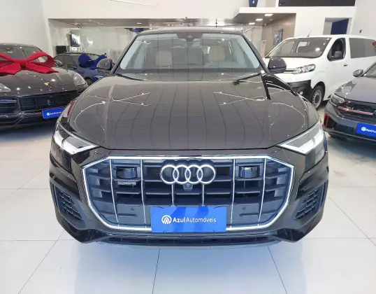 AUDI Q8 2020