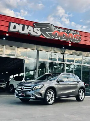 MERCEDES-BENZ GLA 200 2017