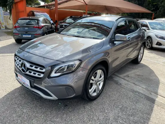 MERCEDES-BENZ GLA 200 2019