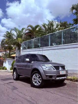 MITSUBISHI PAJERO TR4 2012