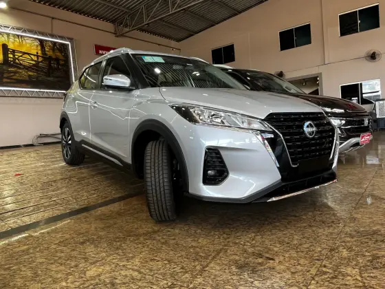 NISSAN KICKS PLAY 2025