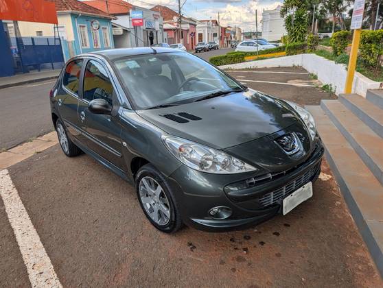 PEUGEOT 207 2013