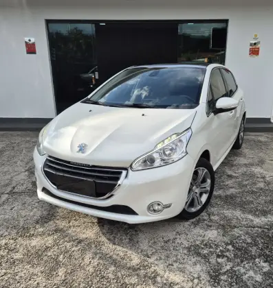 PEUGEOT 208 2015