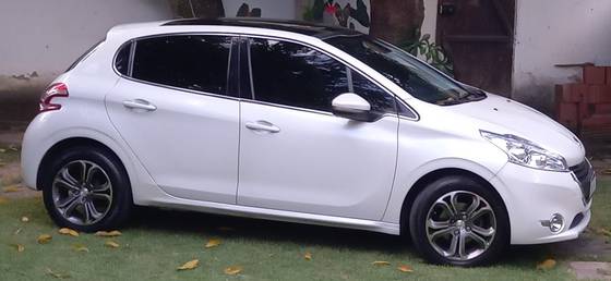 PEUGEOT 208 2014