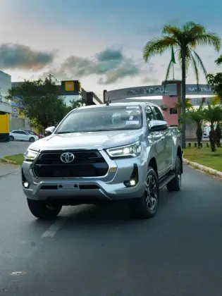 TOYOTA HILUX 2025