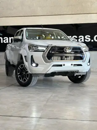 TOYOTA HILUX 2025