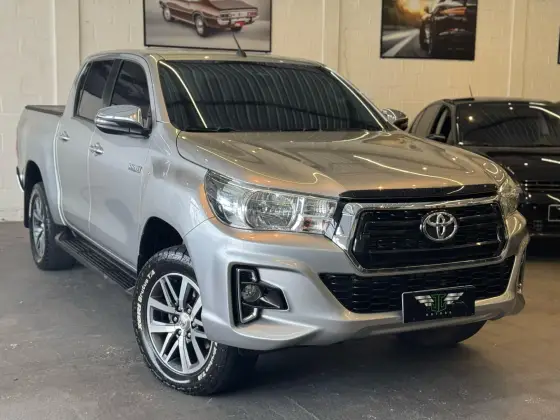 TOYOTA HILUX 2019