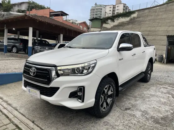 TOYOTA HILUX 2019
