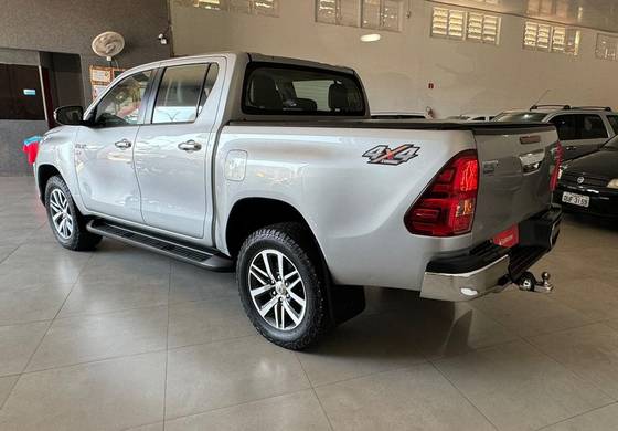 TOYOTA HILUX 2019