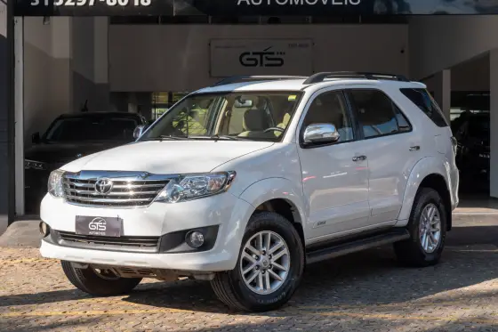 TOYOTA HILUX SW4 2015