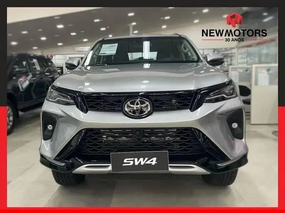TOYOTA HILUX SW4 2025