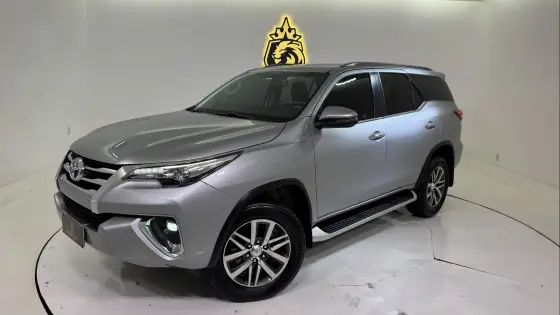 TOYOTA HILUX SW4 2019