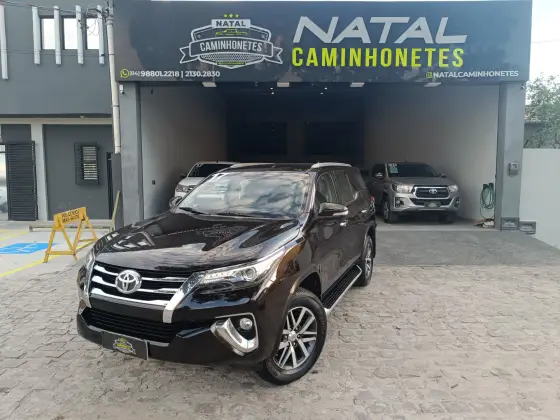 TOYOTA HILUX SW4 2017