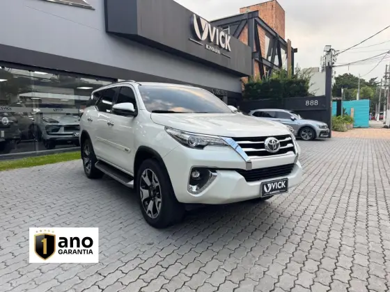 TOYOTA HILUX SW4 2020